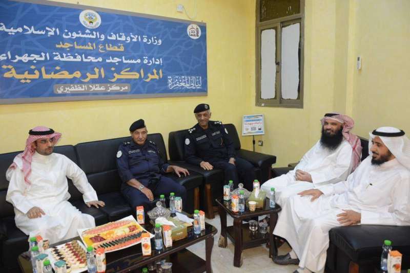 محافظ الجهراء وقيادات أمنية يتفقدون عددا من المساجد في ليلة الـ 29 من رمضان 