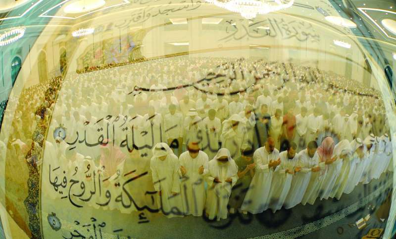 إقبال كبير على صلوات التراويح والقيام
