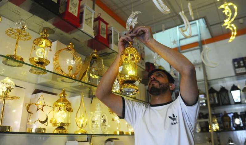 فانوس رمضان زيّن المحلات والبيوت