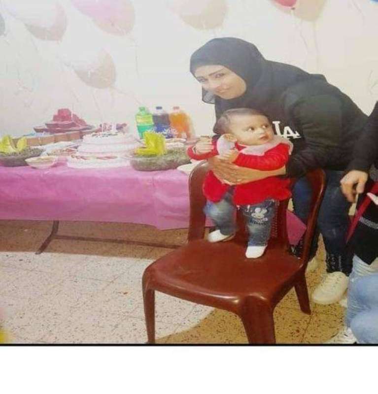 سارة طالب وطفلتها تالين الحموي