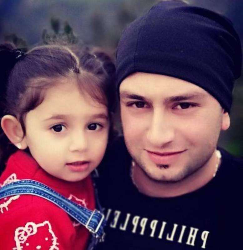 محمد الضناوي نجا لكن ابنته وزوجته مفقودتان