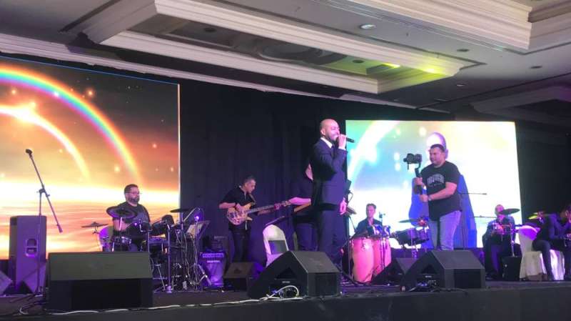 تامر عاشور يستهل حفله الأول في الكويت من خشبة «قصر حولي» 