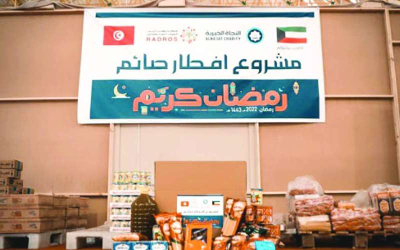 جانب من مساعدات جمعية النجاة لإفطار الصائمين
