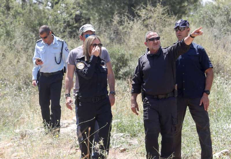  رئيس الشرطة يعقوب شبتاي يشرف على اعتقال منفذي عملية إلعاد (أ ف ب)