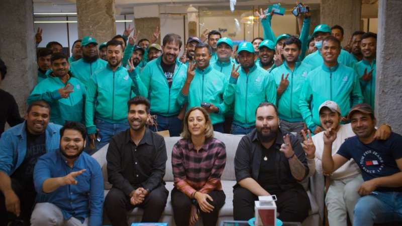 سهام الحسيني مع السائقين