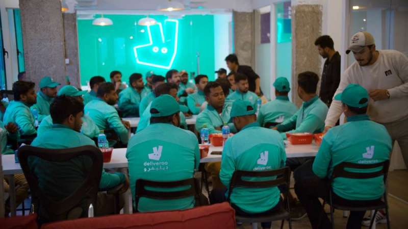 سائقو «ديليفرو» أثناء الإفطار