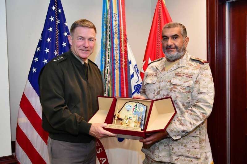 الفريق الركن خالد الصالح مع رئيس أركان القوات البرية الأميركية
