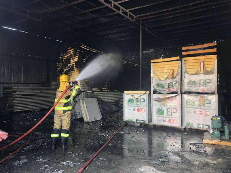 إخماد الحريق 