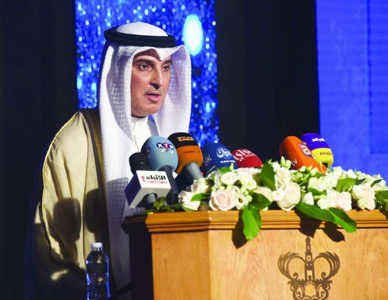 طلال المطيري ملقياً كلمة وزير الخارجية
