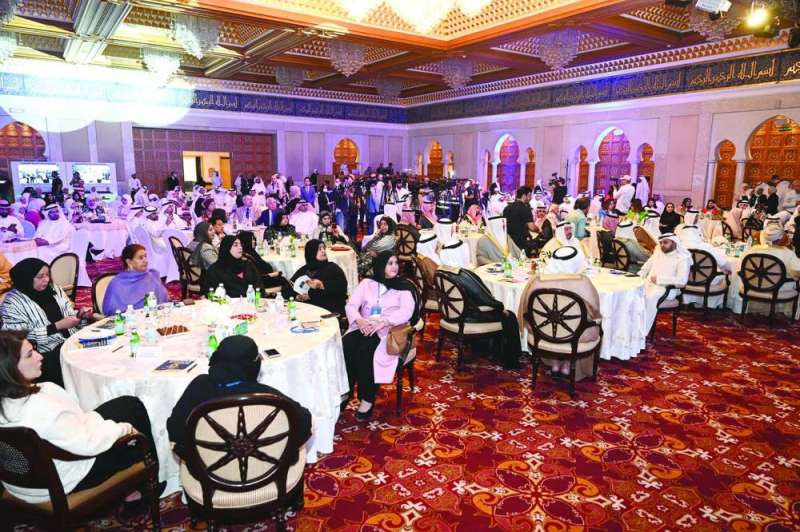  الحضور خلال الحفل