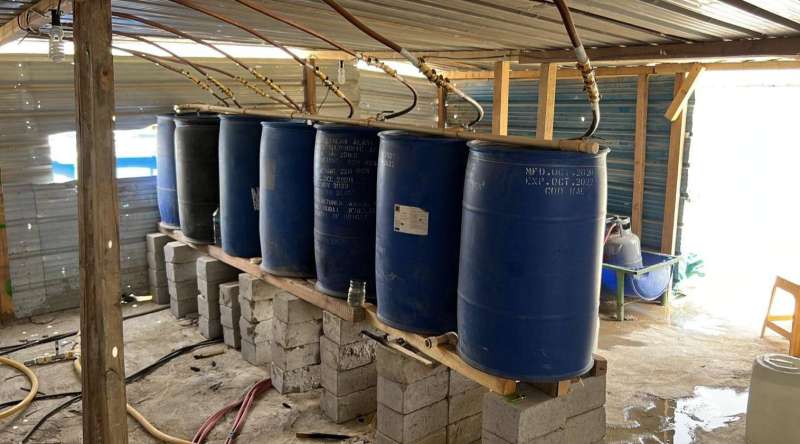 دهم مصنع للخمور المحلية في الأحمدي
