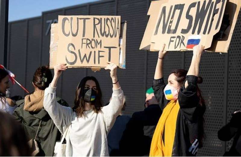 تظاهرات في أوروبا لشطب روسيا من نظام «سويفت» (أرشيفية)