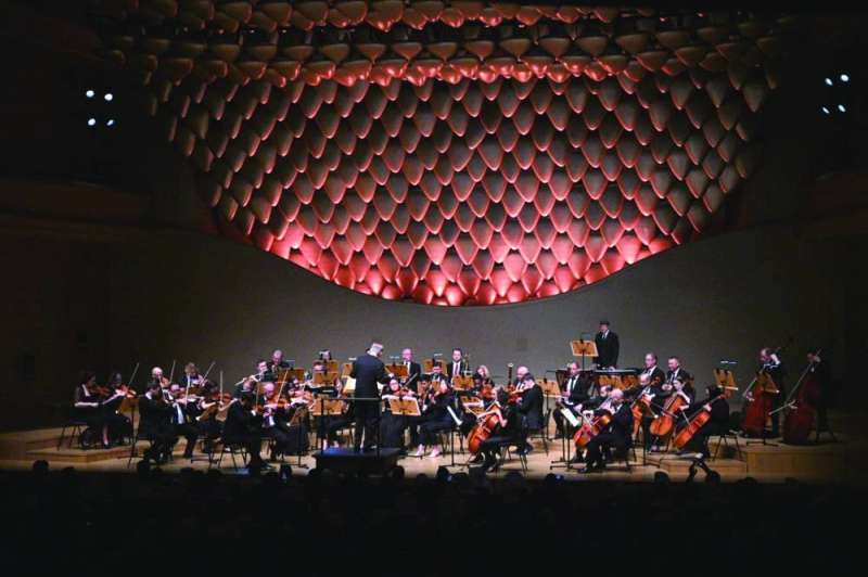 «الأحمدي الموسيقية» أثناء عزفها 	(تصوير نايف العقلة)
