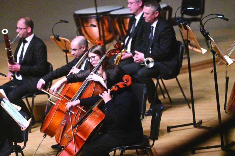 الأوركسترا تضم عازفين رفيعي المستوى
