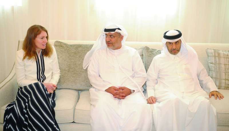 السفير الإماراتي متوسطاً السفير البريطانية والسفيرالقطري