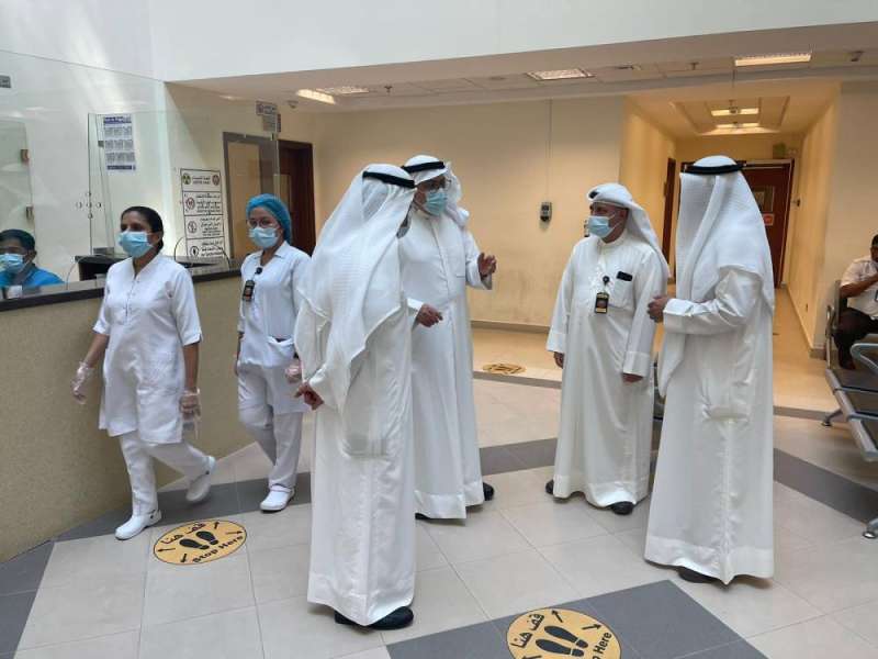 وزير الصحة يتفقد سير العمل في مركز فحص العمالة بالشويخ
 