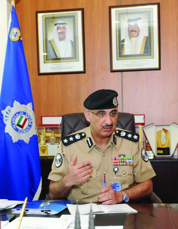 العقيد صلاح الشطي متحدثاً لـ»الراي» 	 (تصوير سعود سالم)