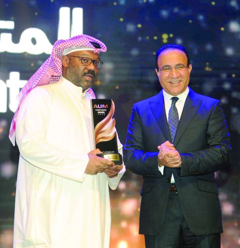 ممثل «المتكاملة» يتسلم درع الشركة