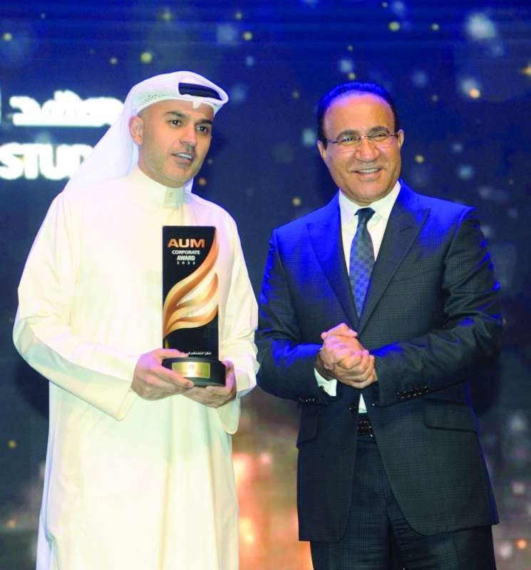 علي عباس ينال تكريم «الدراسات المصرفية»