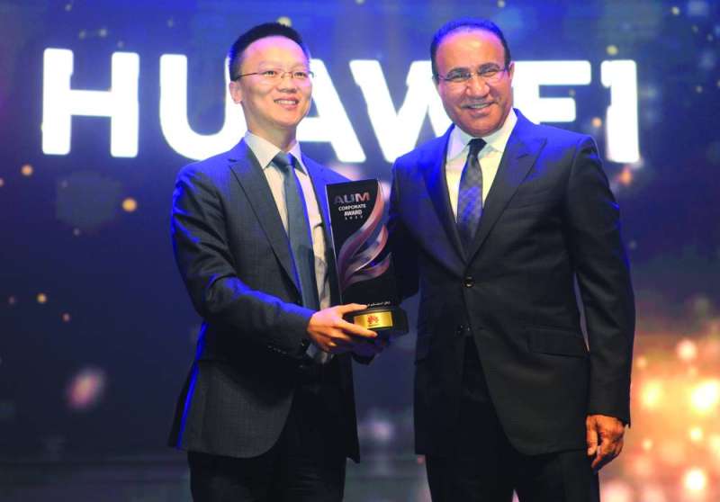 الاحتفاء بممثل «هواوي»