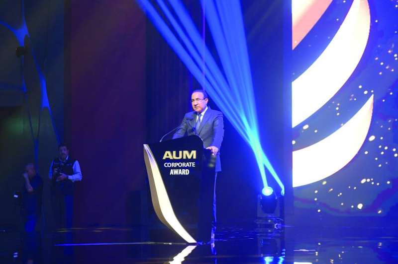 العثمان خلال الحفل 