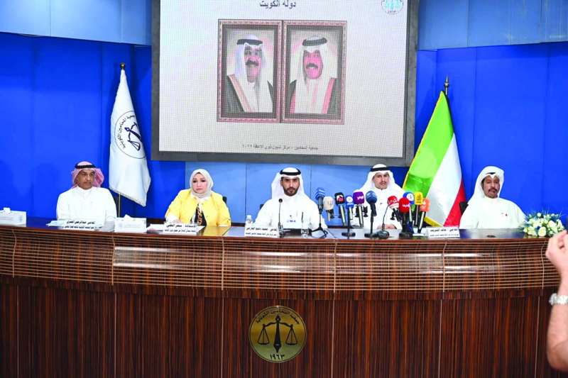 
المشاركون في الندوة
