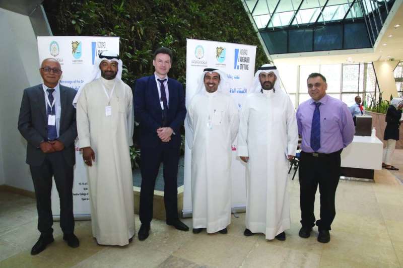 عدد من المشاركين في المؤتمر