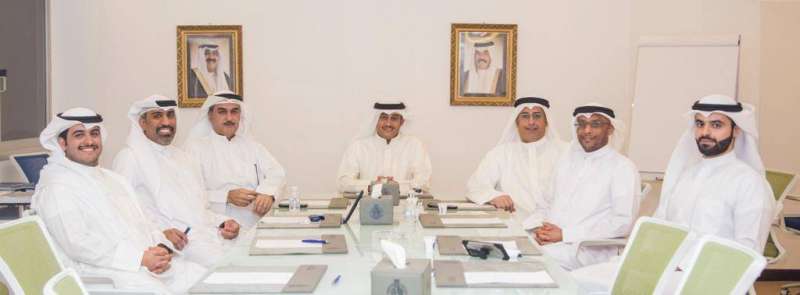 طلال الخرافي مترئسا الاجتماع الأول لمجلس إدارة النادي العلمي
 