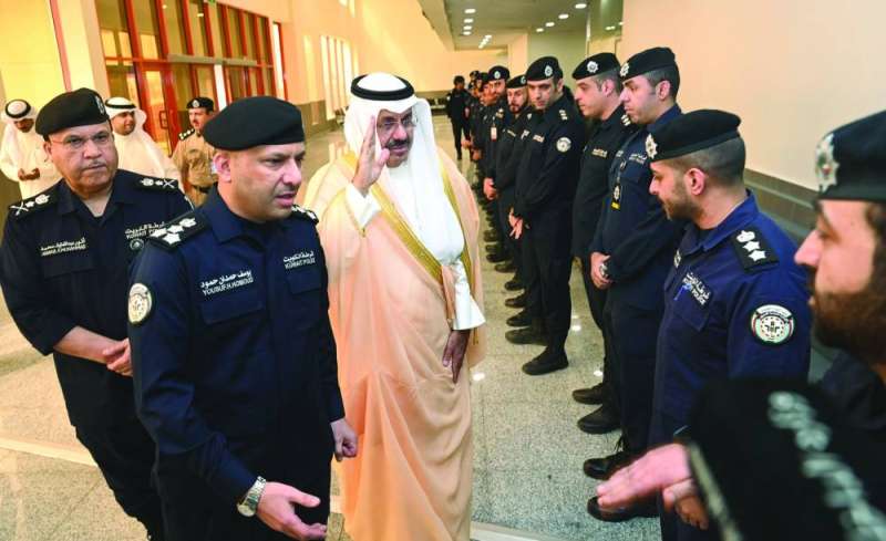 
الفريق الشيخ أحمد النواف محيياً رجال الداخلية
