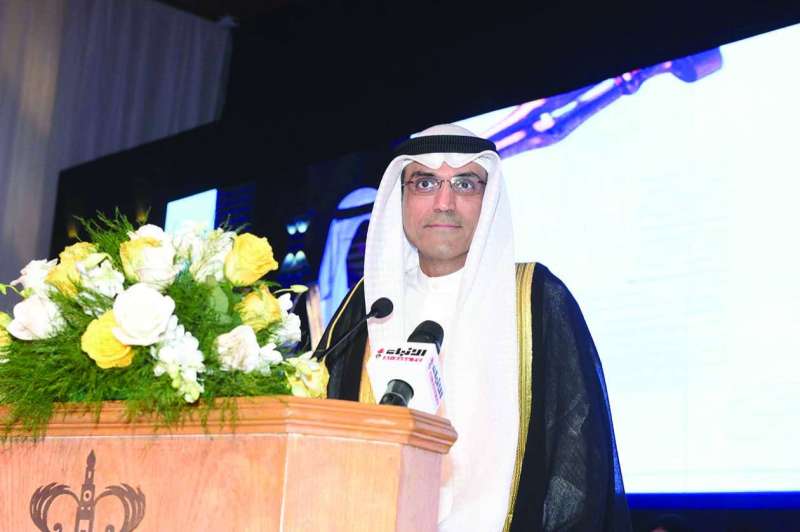 البرجس يلقي كلمته في الحفل
