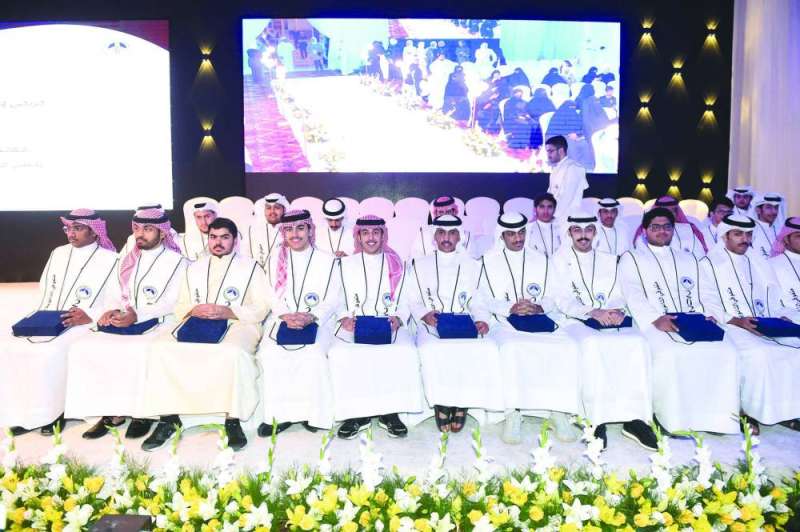 المتفوقون المكرمون