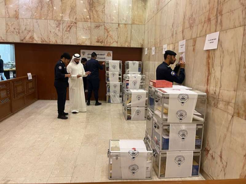 أمانة المجلس البلدي تسلمت صناديق الاقتراع
