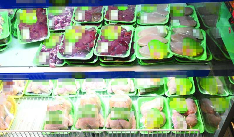 أسعار الدجاج ارتفعت بشكل كبير في الآونة الأخيرة	 (تصوير نايف العقلة)
