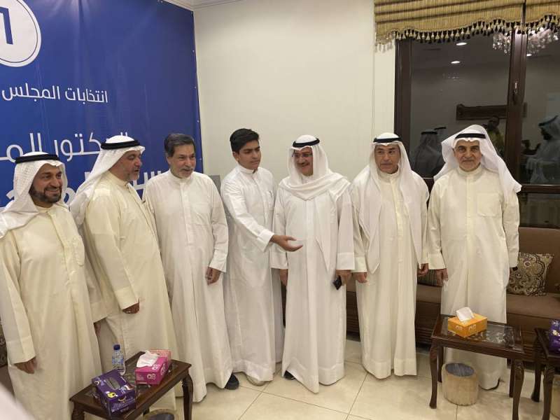 أحمد لاري وفاضل صفر من بين المهنئين 