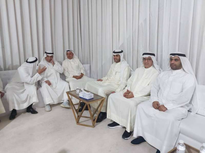 أنس الصالح وعبدالله الرومي يباركان لعضو المجلس البلدي عبدالله المحري