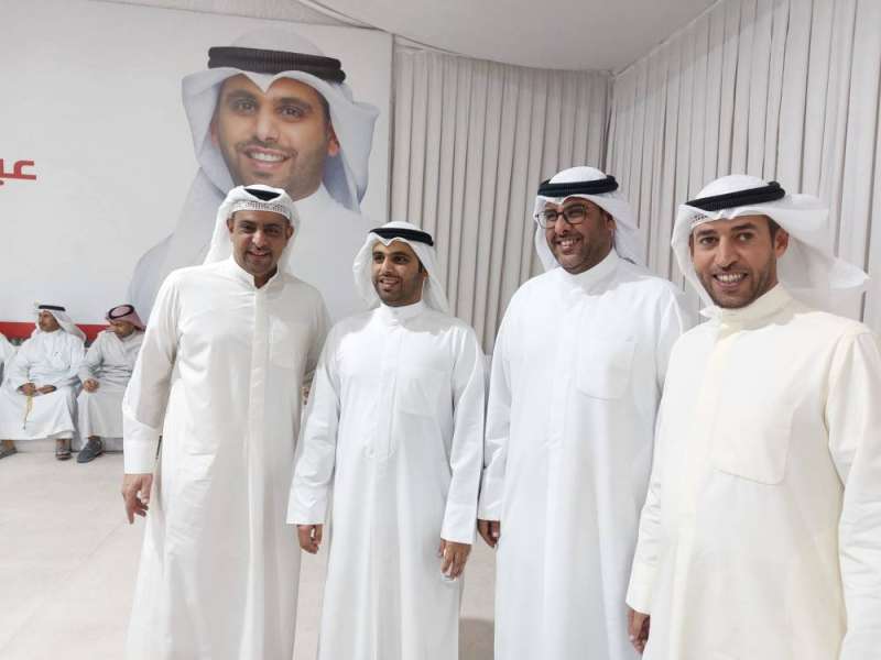 راكان النصف ويوسف الفضالة يباركان للمحري بمناسبة فوزه بالانتخابات