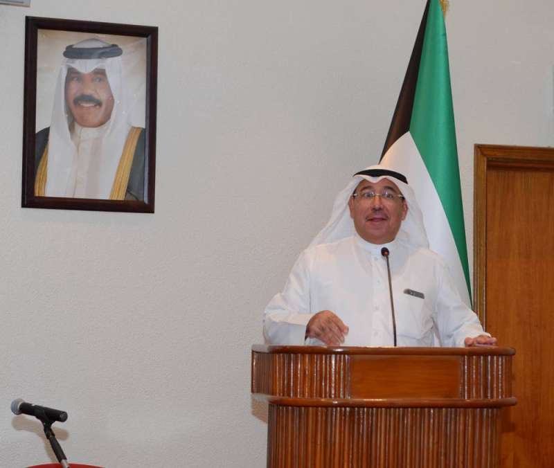 الدكتور نادر العوضي