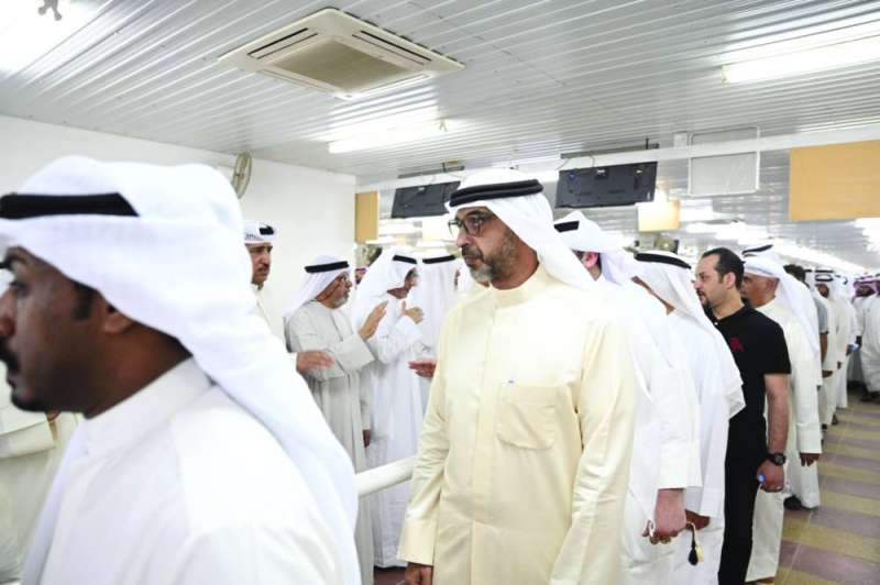 
محمد العبدالله يقدم العزاء
