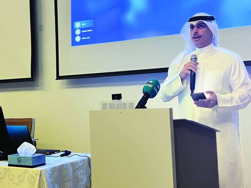 أحمد اللافي متحدثاً
