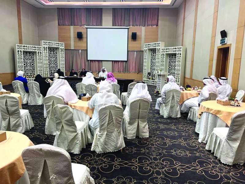 جانب من اجتماع «تعليمية حولي» بإداراتها المدرسية استعداداً للاختبارات