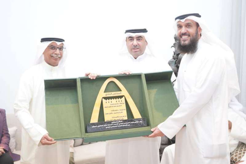 «أمانة البلدي» تكرم أسامة العتيبي تقديرا لإنجازاته
 