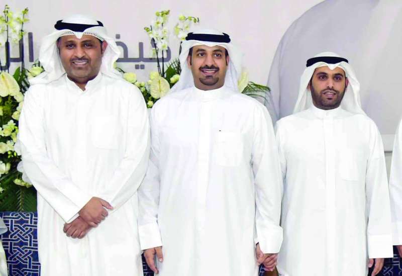 
عبدالله المحري ومشعل الحمضان وفهد العبدالجادر
