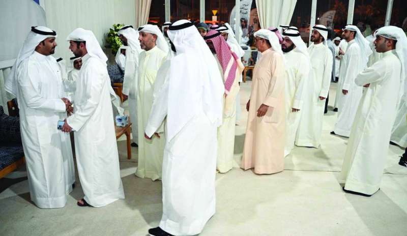 
فهد العبدالجادر مرحباً بمهنئيه 	 (تصوير نايف العقلة)