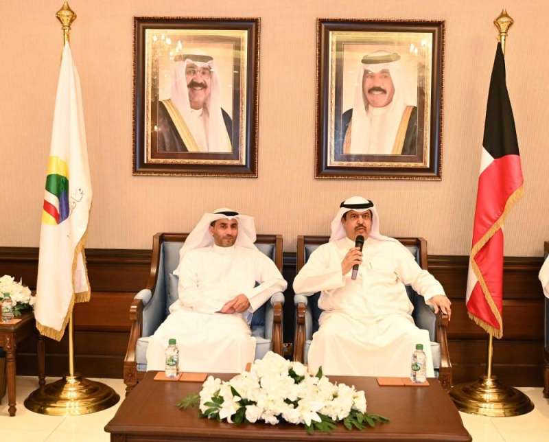 الأصفر متحدثا