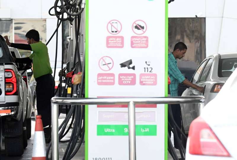 الخدمة الذاتية خيار للعميل إلى جانب الخدمة الشاملة (تصوير أسعد عبدالله)