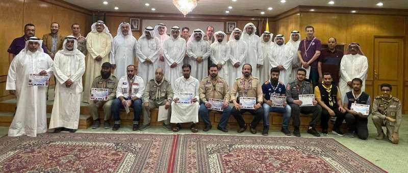  الطريجي وأعضاء مجلس إدارة جمعية الكشافة مع المكرمين
