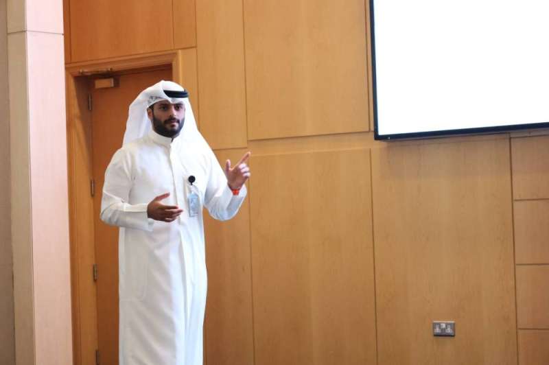 محاضر في الورشة