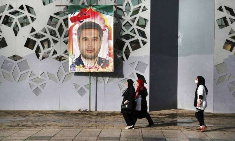 صورة لصياد خدائي في أحد شوارع طهران