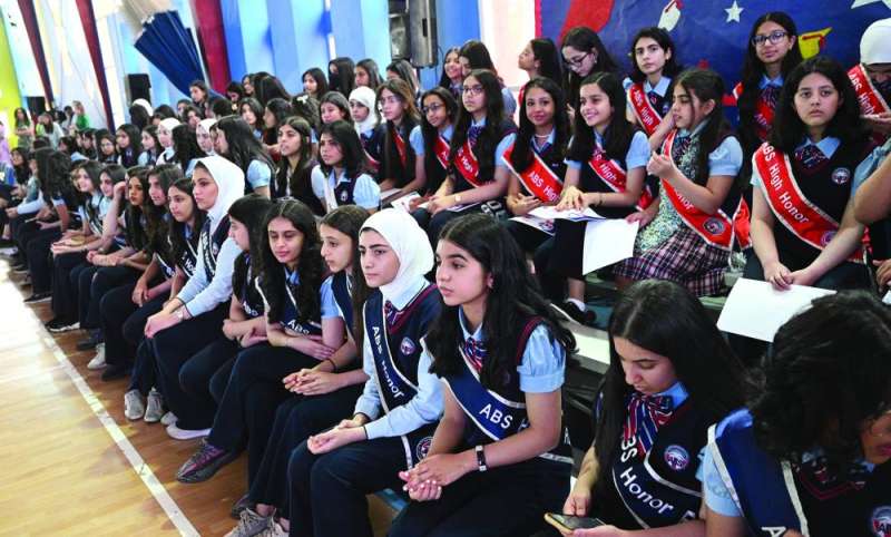 
... والخريجات