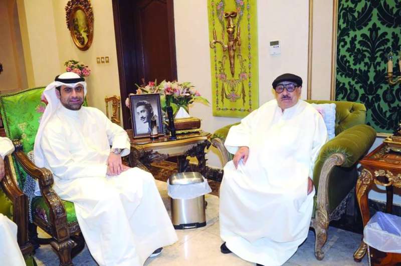 وزير الإعلام خلال زيارته لـ «شادي الخليج»
